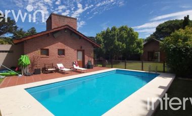 Casa - 6 ambientes con Cochera - Villa Gesell - VENTA