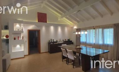 Casa - 6 ambientes con Cochera - Villa Gesell - VENTA