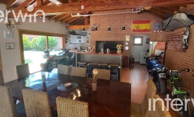 Casa - 6 ambientes con Cochera - Villa Gesell - VENTA