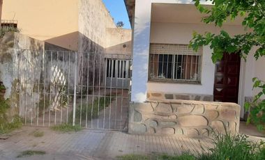 Casa en venta - 2 Dormitorios 1 Baño - Cochera - 725Mts2 - Mechita