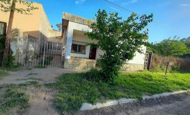 Casa en venta - 2 Dormitorios 1 Baño - Cochera - 725Mts2 - Mechita
