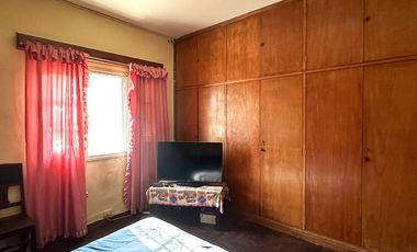 Casa en Venta de 2 dorm., galería, patio, lavadero y galpón. Centro Zárate