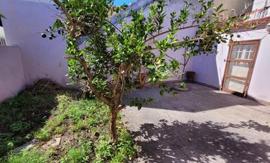 Casa 3 ambientes con garage y patio - Morón
