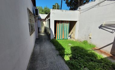 Casa 3 ambientes con garage y patio - Morón