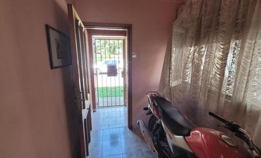 Casa 3 ambientes con garage y patio - Morón