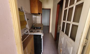 Casa 3 ambientes con garage y patio - Morón