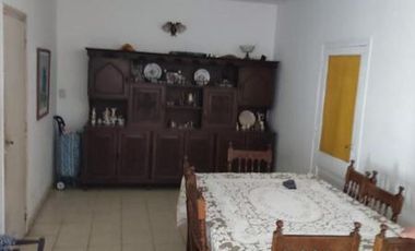 Casa 3 Dormitorios a metros de Av. Costanera