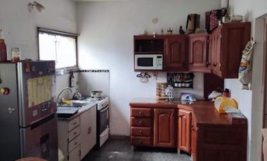 Casa 3 Dormitorios a metros de Av. Costanera