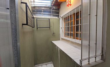 Venta de casa tipo duplex 2 ambientes en moron