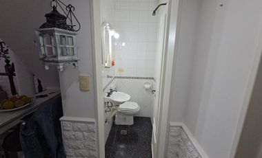 Venta de casa tipo duplex 2 ambientes en moron
