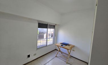Venta de casa tipo duplex 2 ambientes en moron