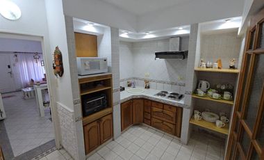 Venta de casa tipo duplex 2 ambientes en moron