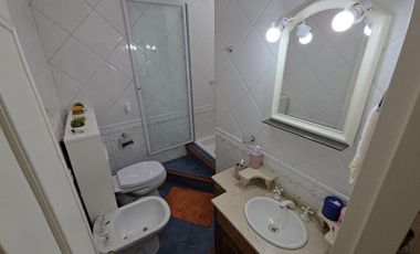 Venta de casa tipo duplex 2 ambientes en moron