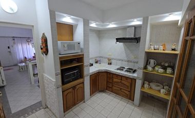 Venta de casa tipo duplex 2 ambientes en moron