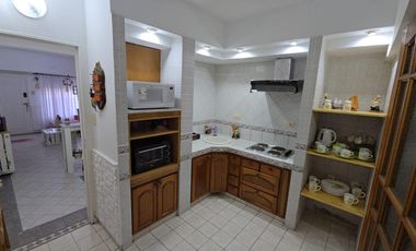 Venta de casa tipo duplex 2 ambientes en moron