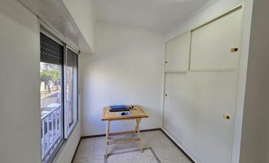 Venta de casa tipo duplex 2 ambientes en moron