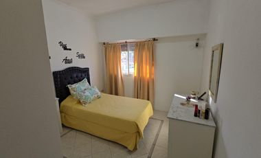 Venta de casa tipo duplex 2 ambientes en moron