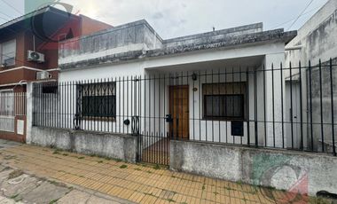 Casa 3 ambientes con patio y terraza apto credito