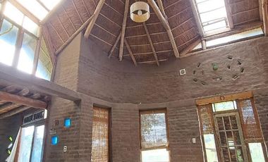 Venta Casa 3 Ambientes Hecha de Adobe con Jardín en Matheu Escobar