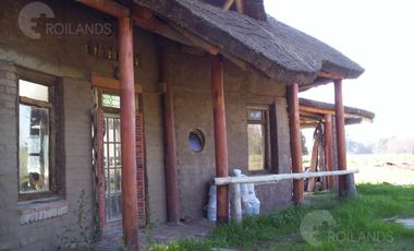 Venta Casa 3 Ambientes Hecha de Adobe con Jardín en Matheu Escobar