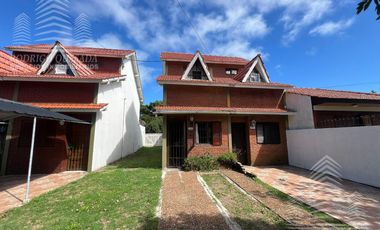 Dúplex 3 dormitorios c/ cochera en Costa Azul-