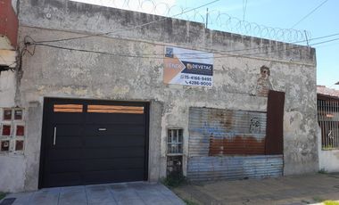 LOCAL CON DOS CASAS A RECICLAR EN VENTA EN Juan de Zamora 3739  (REMEDIOS DE ESCALADA)
