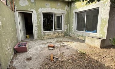 LOCAL CON DOS CASAS A RECICLAR EN VENTA EN Juan de Zamora 3739  (REMEDIOS DE ESCALADA)