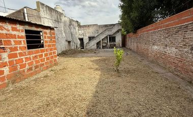 LOCAL CON DOS CASAS A RECICLAR EN VENTA EN Juan de Zamora 3739  (REMEDIOS DE ESCALADA)