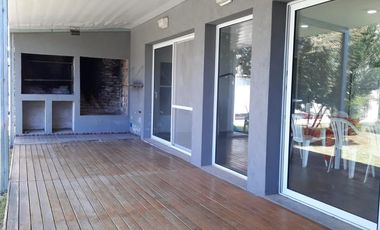 Casa en venta - 1 dormitorio 1 baño - 80mts2 - Azul