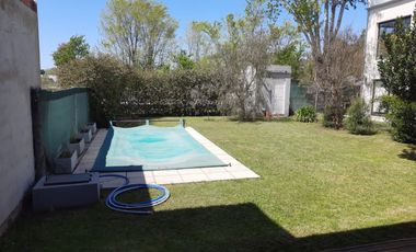Casa en venta - 1 dormitorio 1 baño - 80mts2 - Azul