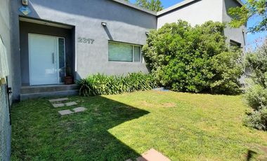Casa en venta - 1 dormitorio 1 baño - 80mts2 - Azul