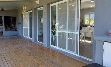 Casa en venta - 1 dormitorio 1 baño - 80mts2 - Azul