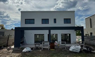 Casa en Area 13 lote interno - San Sebastian