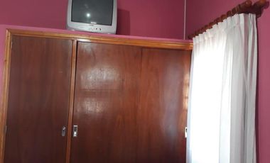 Venta de terreno multifamiliar  con dos casas 1 un departamento a 1cuadra y media del mar