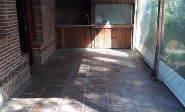 Venta de terreno multifamiliar  con dos casas 1 un departamento a 1cuadra y media del mar