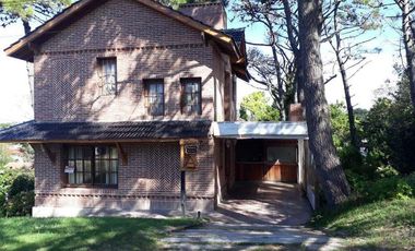 Venta de terreno multifamiliar  con dos casas 1 un departamento a 1cuadra y media del mar