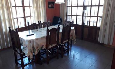Venta de terreno multifamiliar  con dos casas 1 un departamento a 1cuadra y media del mar