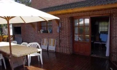 Venta de terreno multifamiliar  con dos casas 1 un departamento a 1cuadra y media del mar