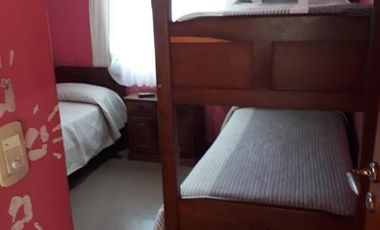 Venta de terreno multifamiliar  con dos casas 1 un departamento a 1cuadra y media del mar
