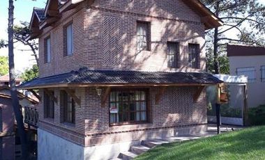 Venta de terreno multifamiliar  con dos casas 1 un departamento a 1cuadra y media del mar