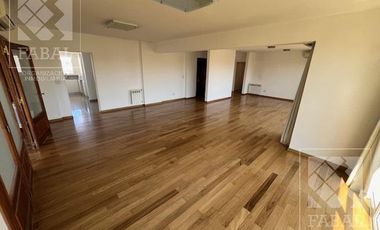 Departamento alquiler centro, 3 dormitorios (suite), 4 baños, quincho c/parrilla y 2 cocheras, nivel gerencial