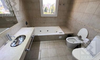Departamento alquiler centro, 3 dormitorios (suite), 4 baños, quincho c/parrilla y 2 cocheras, nivel gerencial