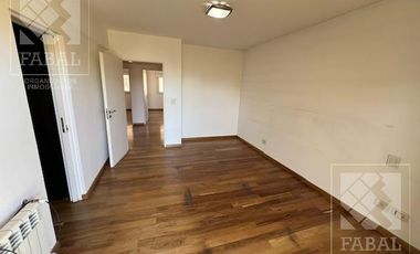 Departamento alquiler centro, 3 dormitorios (suite), 4 baños, quincho c/parrilla y 2 cocheras, nivel gerencial
