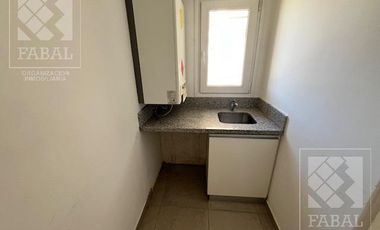 Departamento alquiler centro, 3 dormitorios (suite), 4 baños, quincho c/parrilla y 2 cocheras, nivel gerencial