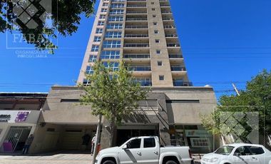 Departamento alquiler centro, 3 dormitorios (suite), 4 baños, quincho c/parrilla y 2 cocheras, nivel gerencial