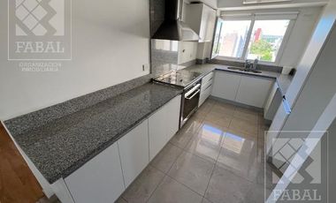 Departamento alquiler centro, 3 dormitorios (suite), 4 baños, quincho c/parrilla y 2 cocheras, nivel gerencial