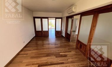 Departamento alquiler centro, 3 dormitorios (suite), 4 baños, quincho c/parrilla y 2 cocheras, nivel gerencial