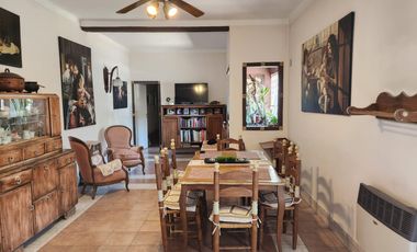 CASA 4 AMBIENTES SOBRE CALLE WILDE A 3 CUADRAS DE CAMINO DE CINTURA
