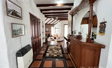 Venta casa 4 ambientes con quincho y cochera en Don Bosco