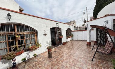 Venta casa 4 ambientes con quincho y cochera en Don Bosco